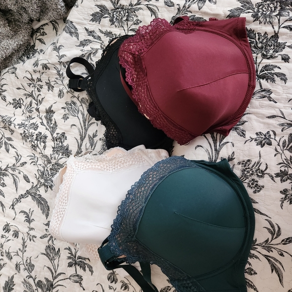 Plus back closure plunge bras. Sold as set - Picture 4 of 4